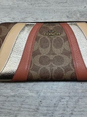 Coach Slim Accordion Zip Wallet In Signature Canvas Wave Patchwork Like new